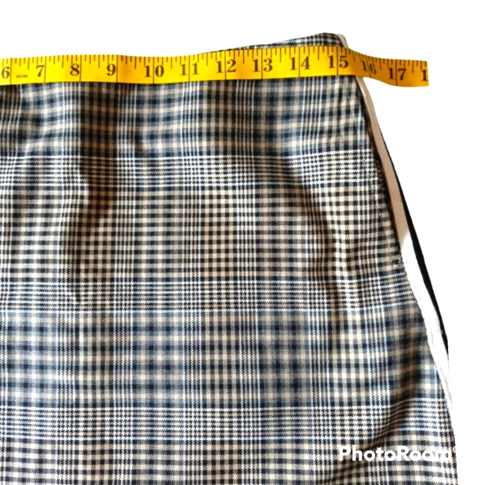 UO Sporty Plaid Pelmet Skirt. Size M - Picture 9 of 11